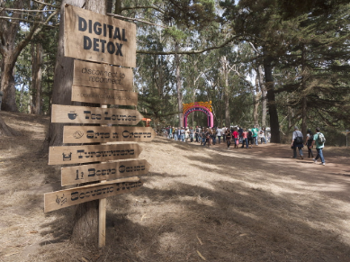 What is digital detox travel?