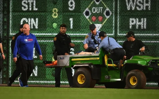 Fan Falls from Clemente Wall During Pirates-Cubs Game