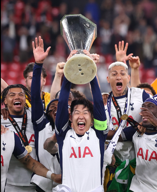Trophy Celebration and Road to UCL