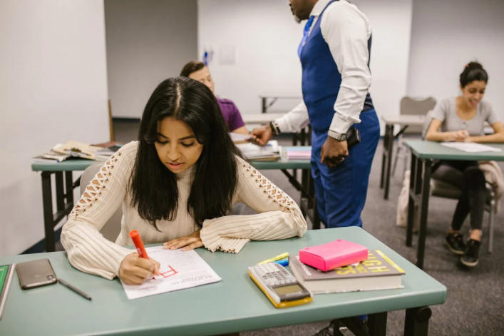 How AI Tools Are Helping Students Study Smarter in 2025