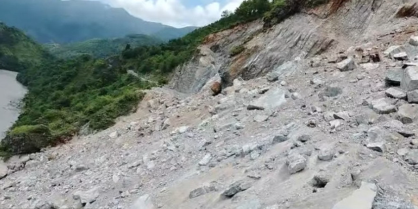 Kaligandaki Corridor road blocked due to continuous landslides in Gulmi district