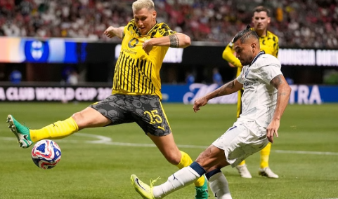 Dortmund Stay Calm and Defend Their Lead