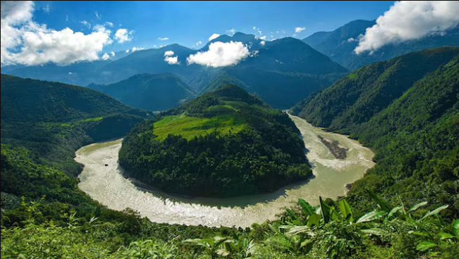 Massive Tibet Dam on Yarlung Tsangpo Aims to Boost Clean Energy