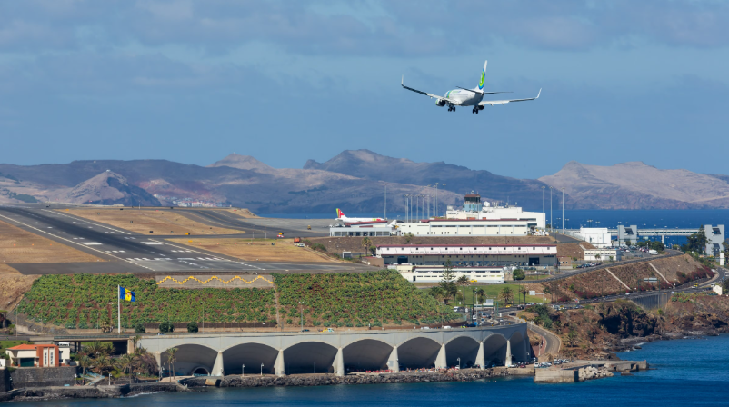 Why Madeira Airport Is So Tricky ?
