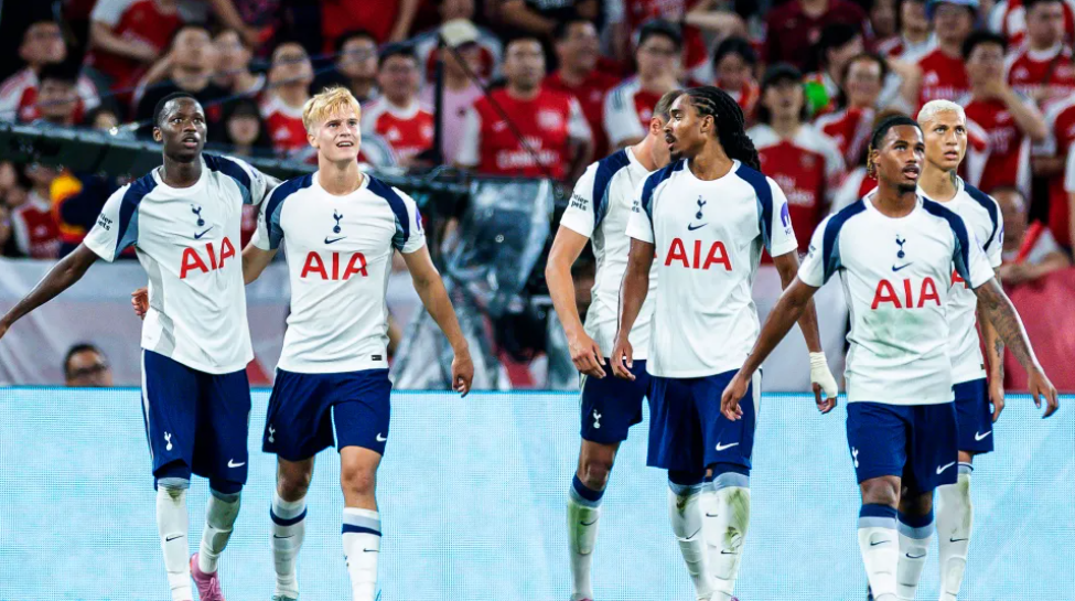 First Half: Both Teams Start Strong, but Spurs Take the Lead