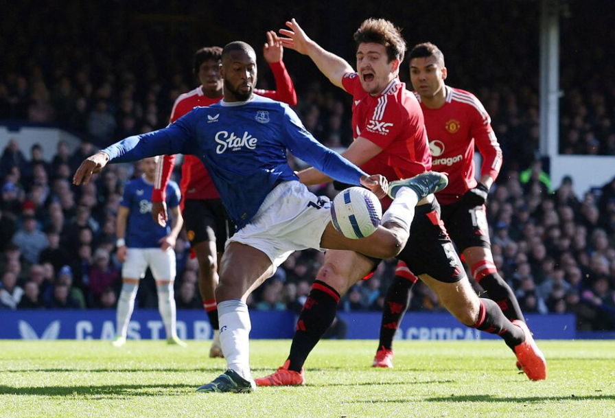 Everton Fight Back Quickly Through Ndiaye After Ugarte Error
